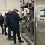 Nhiệt liệt chào mừng khách hàng nước ngoài đến thăm công ty chúng tôi để kiểm tra thiết bị đóng kiện thứ cấp